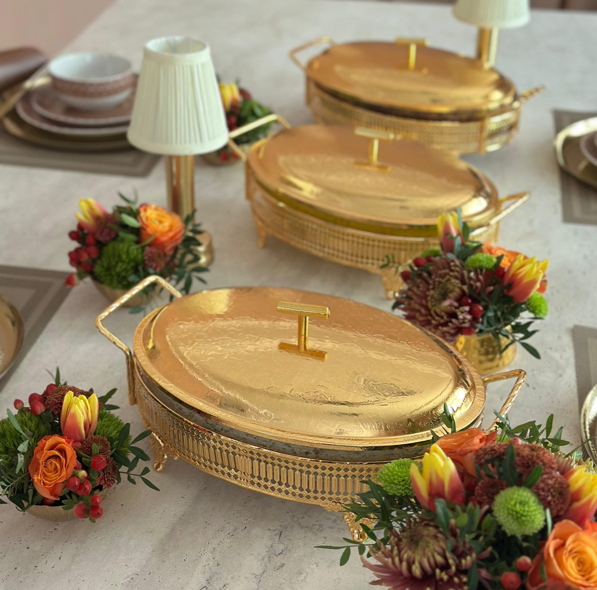 حافظة طعام شكل بيضاوي لون فضي او ذهبي سعة ٣ لتر مع قاعدة للشمع