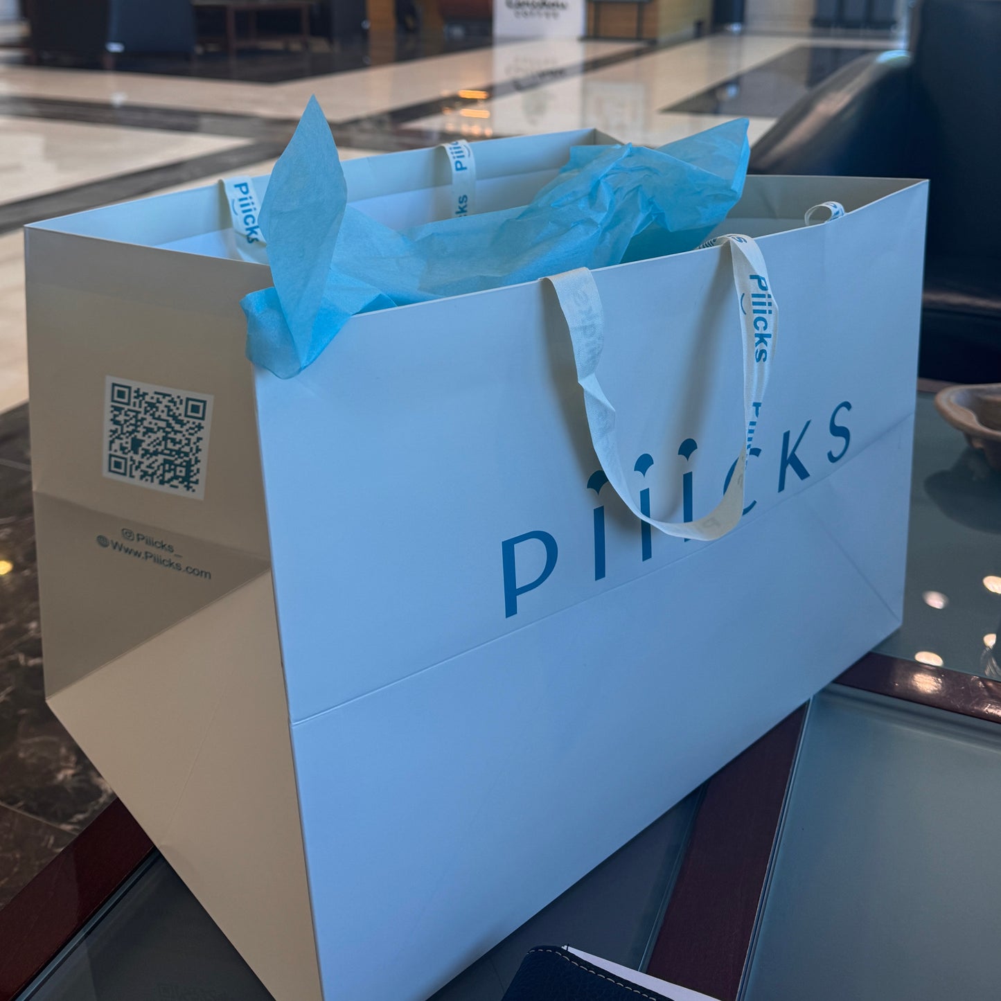 كيس حجم كبير مع ورق ازرقextra big shopping bag with blue papers