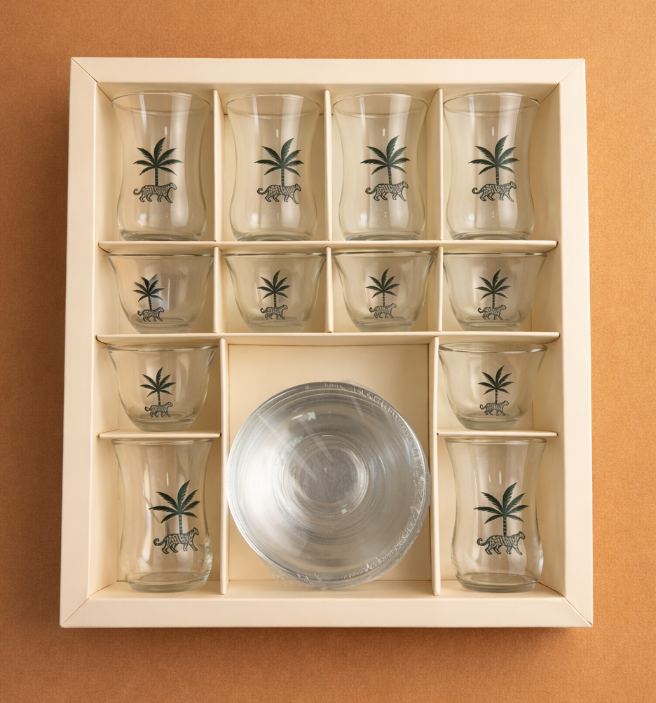 طقم الضيافة بنقشة النخلة والنمر green pattern