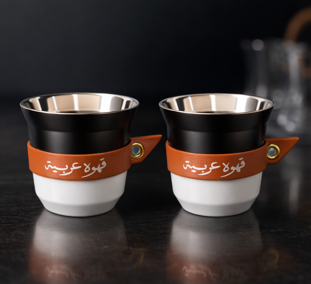 ⁨طقم كوبين اسبريسو مع جلد⁩ بعبارة قهوه عربية