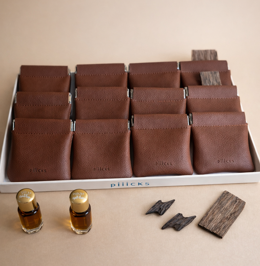 توزيعات ١٢ حافظة جلدية ( حصري بالموقع )